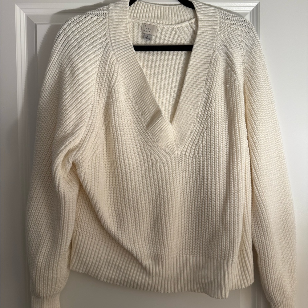 A New Day Elegant Cream V-Neck Sweater Large